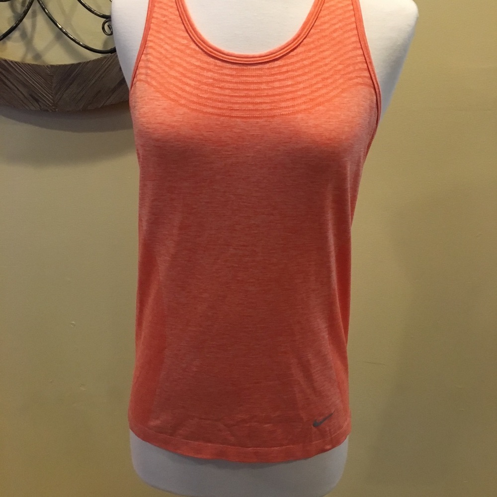 Women’s Nike Dri Fit Seamless Training Tank size‎ Medium